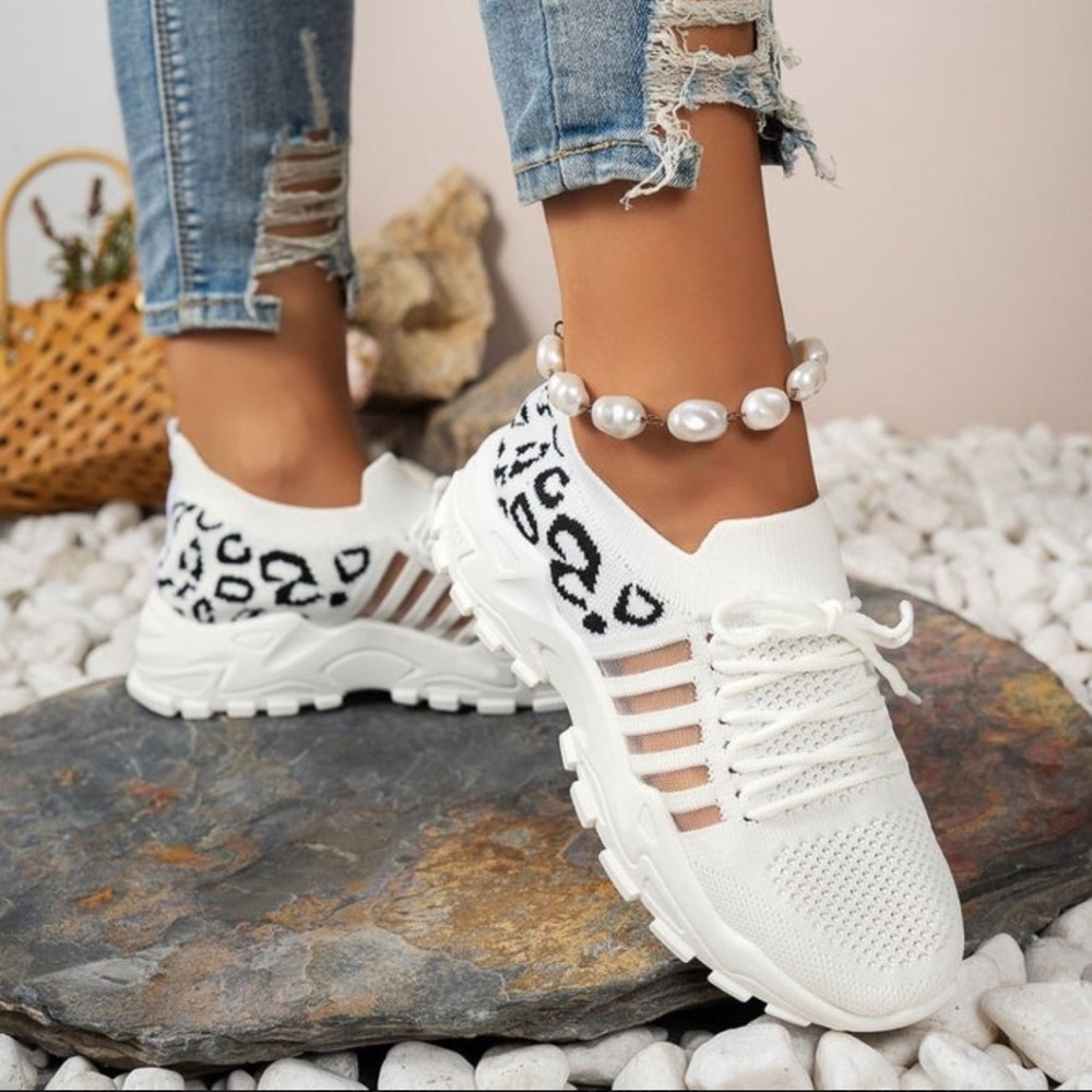 Women's White Sneakers size 11 - Picture 2 of 8